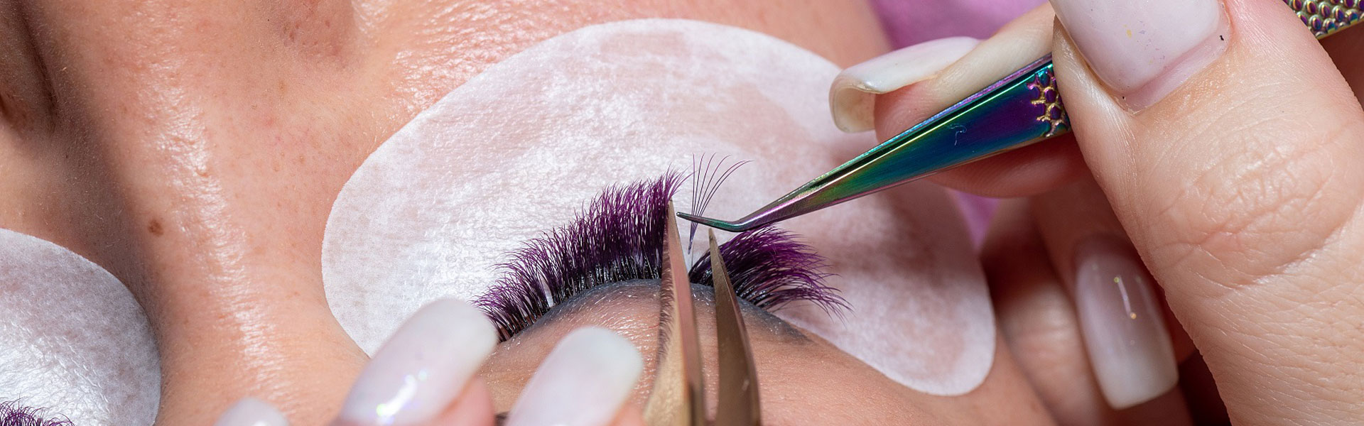 Déan teagmháil linn